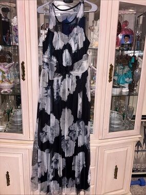 Xscape Black and White Floral Maxi Gown